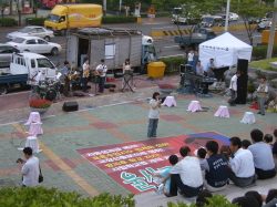 전교조 울산지부 중등지회장이 수업시간에 따른 교육의 질 체험담을 말하고 있다 